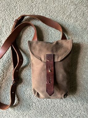 The Small Hunter Satchel